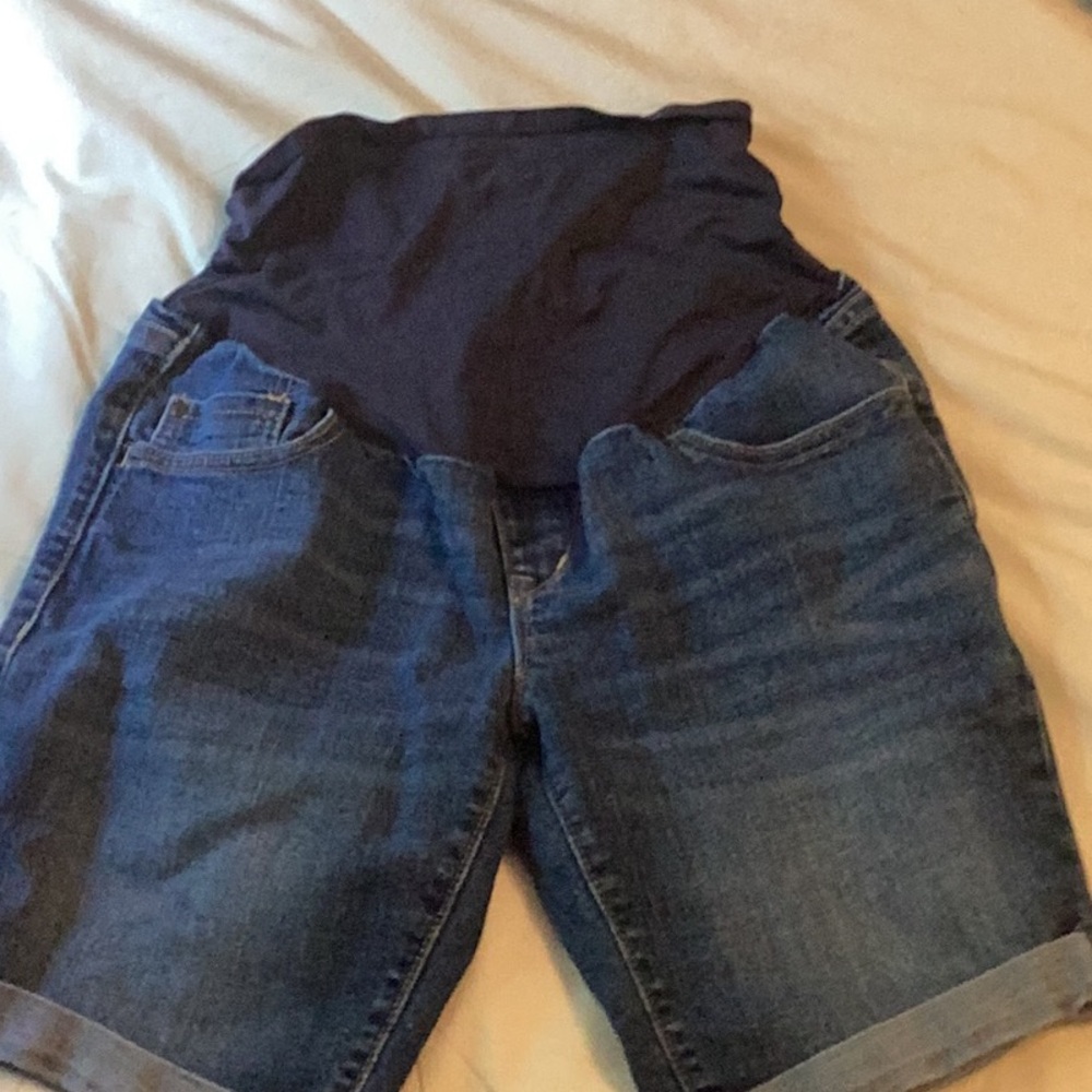 Old navy maternity shorts